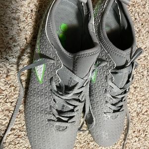 Indoor soccer cleats